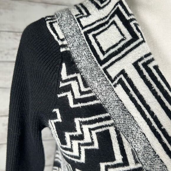 Sharon Young Hi-Low Loose Wrap Geometric Knit Cardigan Sweater M - Picture 6 of 9